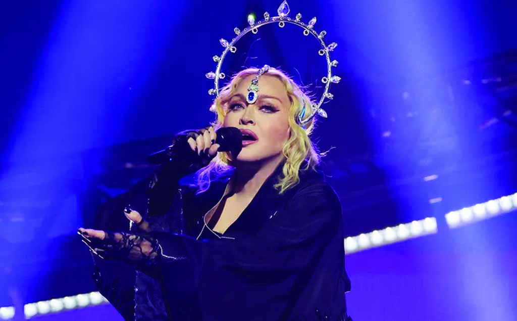 Madonna-Dituntut-Dua-Penggemar-karena-Keterlambatan-Konser